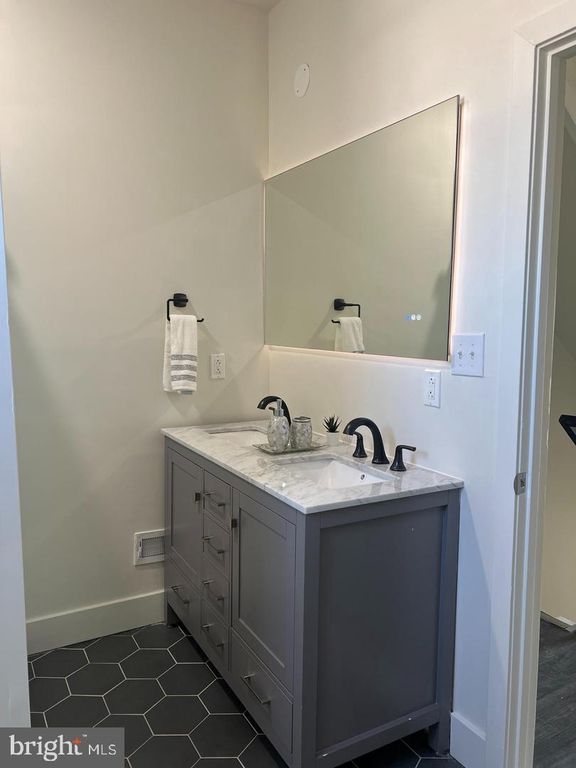 2407 W SEYBERT ST, Philadelphia, PA 19121 — photo 5