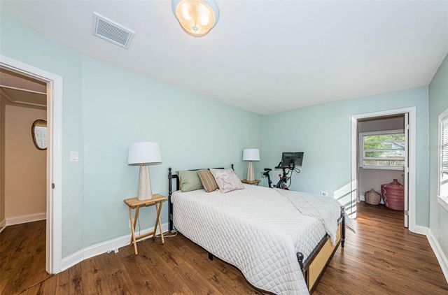 1735 23RD AVENUE N, St Petersburg, FL 33713