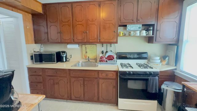 27 Barker Avenue, Shrewsbury Twp, NJ 07724