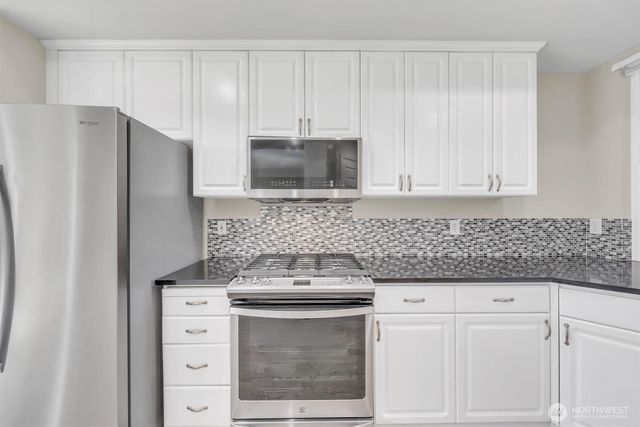 18397 NE 97th Court, Redmond, WA 98052