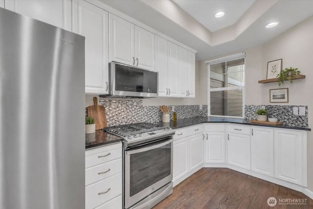 18397 NE 97th Court, Redmond, WA 98052