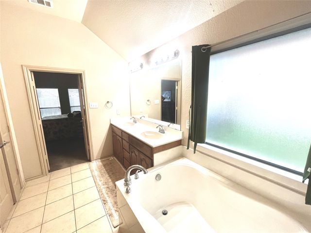 1113 Devonshire Drive, Glenn Heights, TX 75154