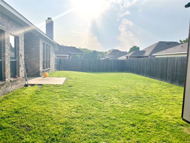 1113 Devonshire Drive, Glenn Heights, TX 75154