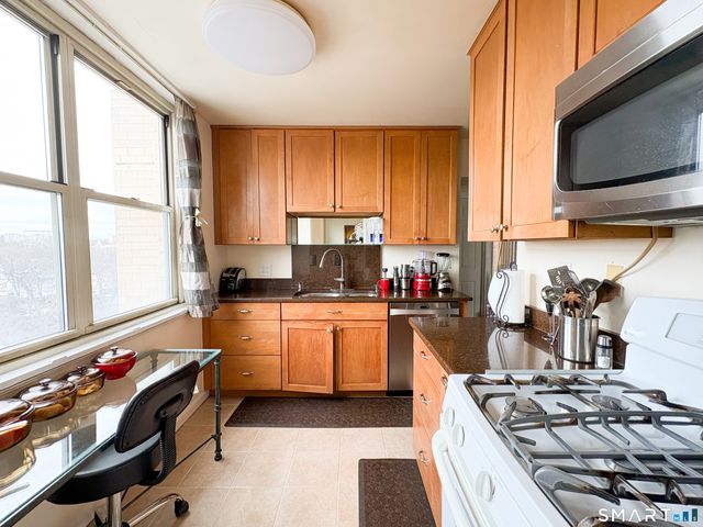 50 Glenbrook Road APT 9C, Stamford, CT 06902