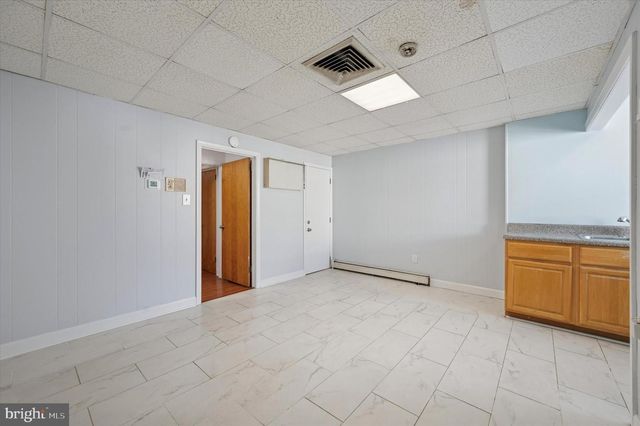 151 LONG LN, Upper Darby, PA 19082