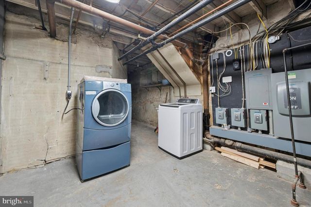 151 LONG LN, Upper Darby, PA 19082