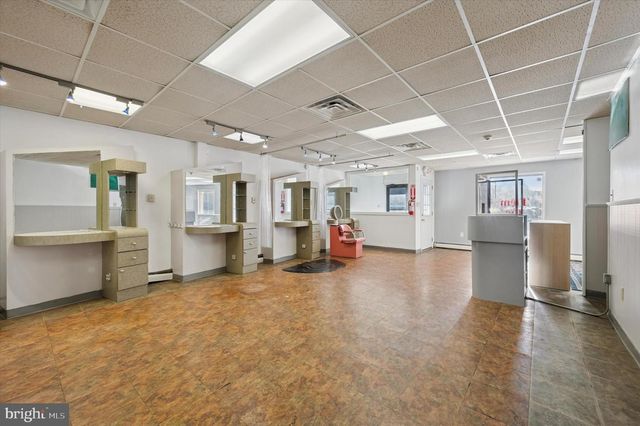 151 LONG LN, Upper Darby, PA 19082