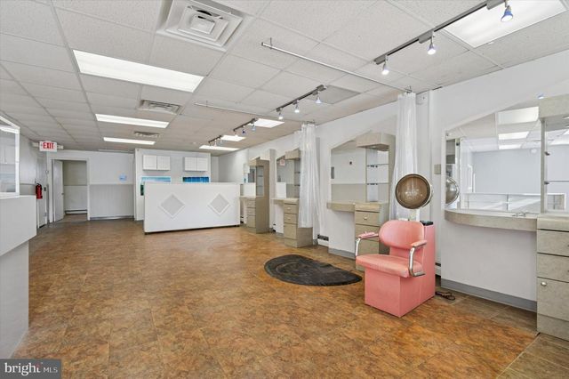 151 LONG LN, Upper Darby, PA 19082