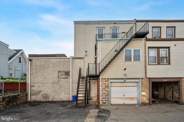 151 LONG LN, Upper Darby, PA 19082