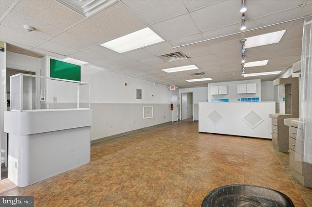 151 LONG LN, Upper Darby, PA 19082