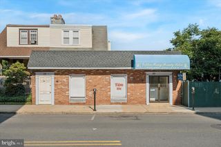 151 LONG LN, Upper Darby, PA 19082