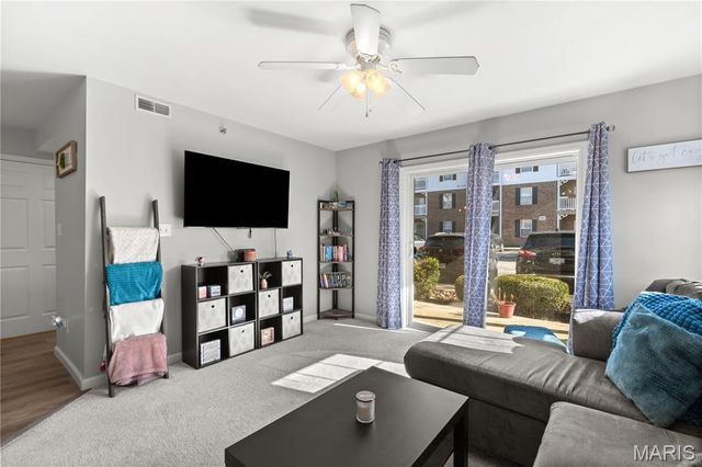 412 Saravalle Drive, St Peters, MO 63376