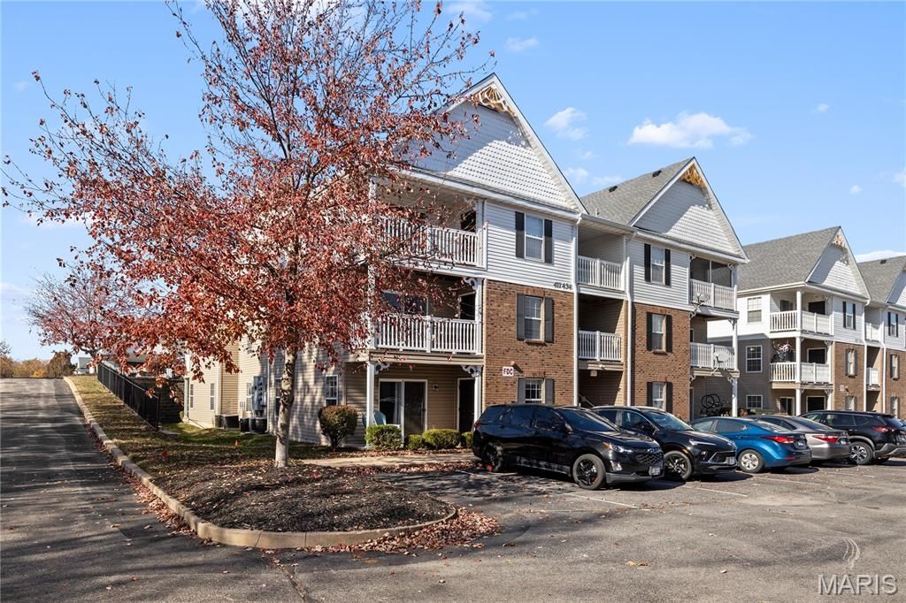 412 Saravalle Drive, St Peters, MO 63376