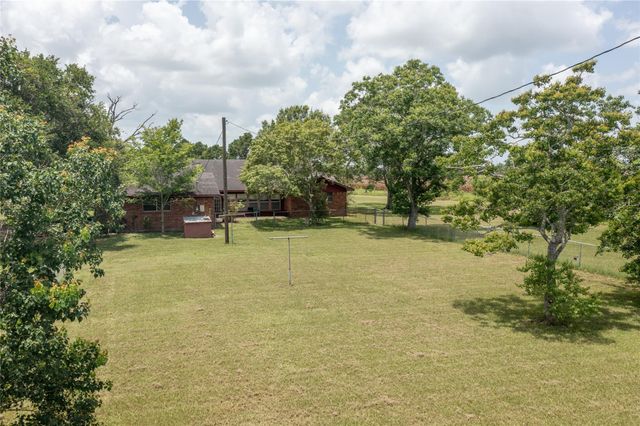 270 Bode Street, El Campo, TX 77437