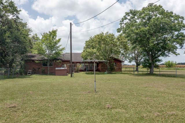 270 Bode Street, El Campo, TX 77437
