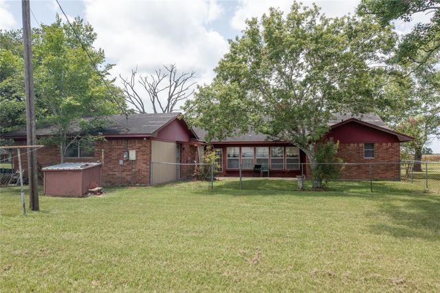 270 Bode Street, El Campo, TX 77437