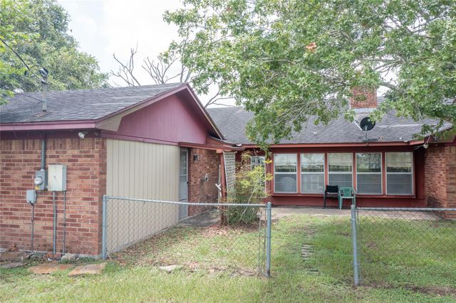 270 Bode Street, El Campo, TX 77437