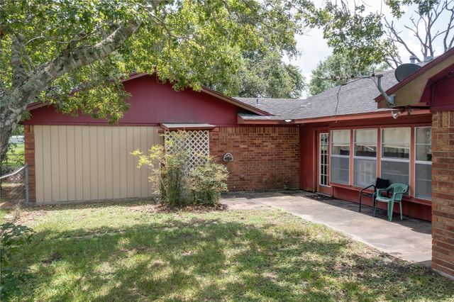 270 Bode Street, El Campo, TX 77437
