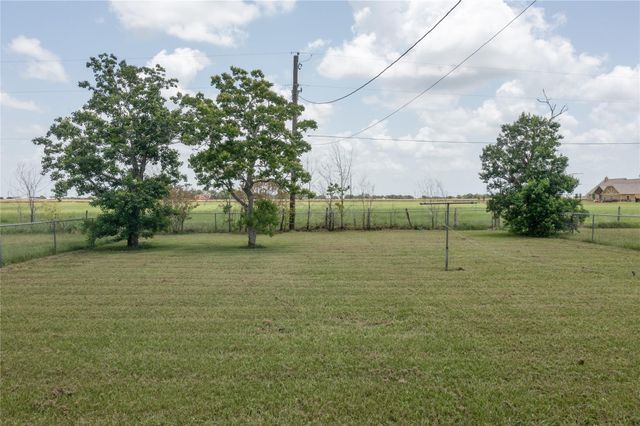 270 Bode Street, El Campo, TX 77437