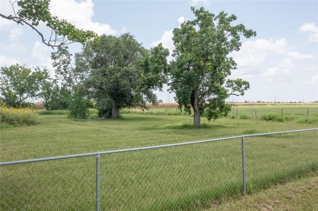 270 Bode Street, El Campo, TX 77437