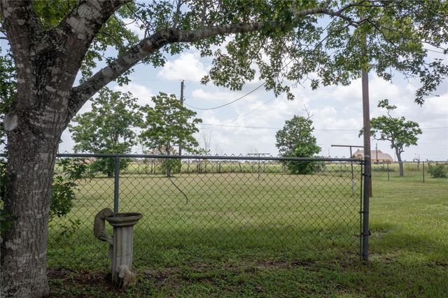 270 Bode Street, El Campo, TX 77437
