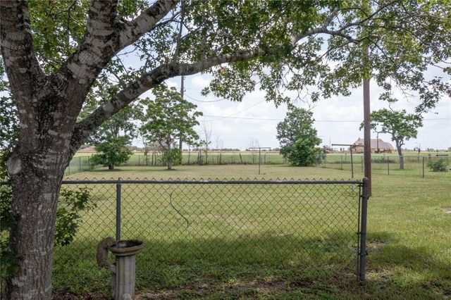 270 Bode Street, El Campo, TX 77437