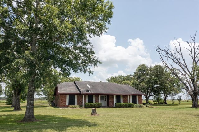 270 Bode Street, El Campo, TX 77437