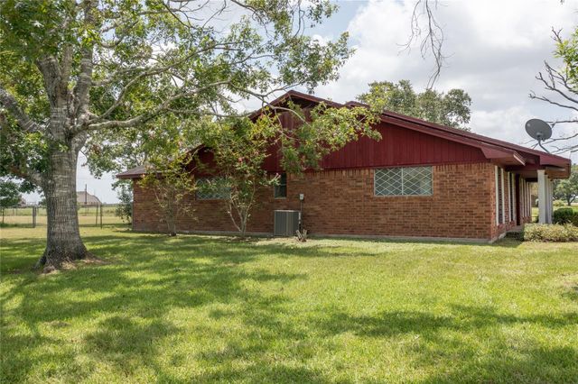 270 Bode Street, El Campo, TX 77437