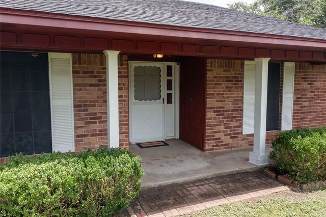 270 Bode Street, El Campo, TX 77437