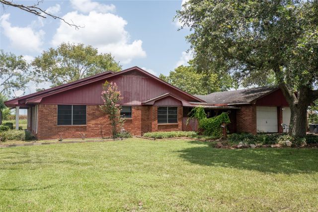 270 Bode Street, El Campo, TX 77437