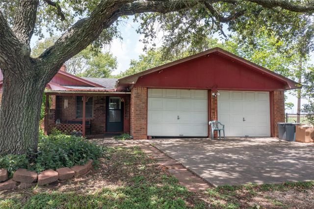 270 Bode Street, El Campo, TX 77437