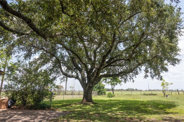 270 Bode Street, El Campo, TX 77437