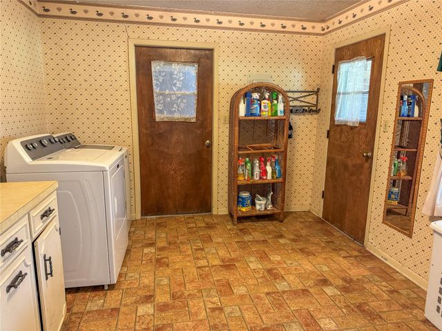 270 Bode Street, El Campo, TX 77437