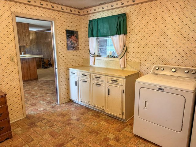 270 Bode Street, El Campo, TX 77437