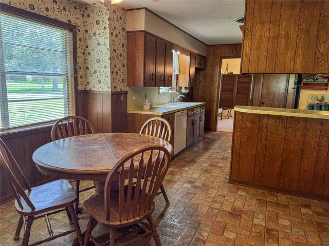 270 Bode Street, El Campo, TX 77437