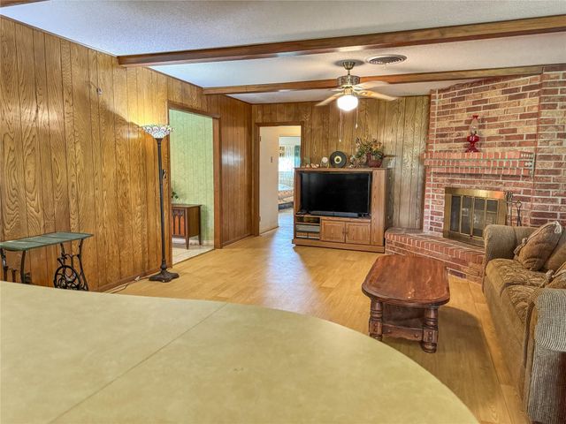 270 Bode Street, El Campo, TX 77437