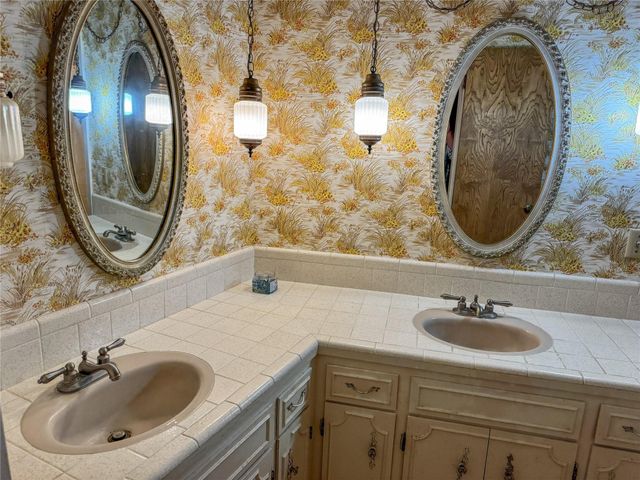 270 Bode Street, El Campo, TX 77437