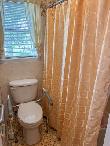 270 Bode Street, El Campo, TX 77437