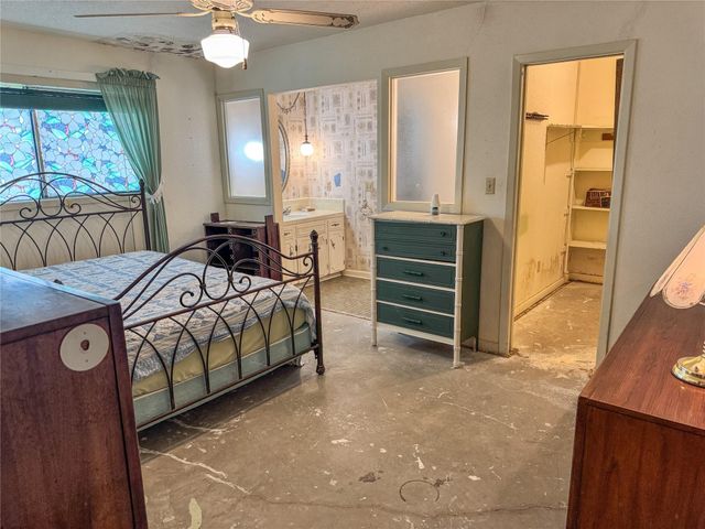 270 Bode Street, El Campo, TX 77437