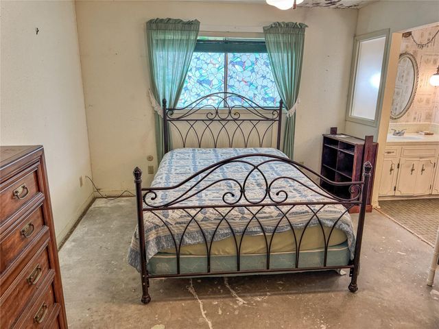 270 Bode Street, El Campo, TX 77437