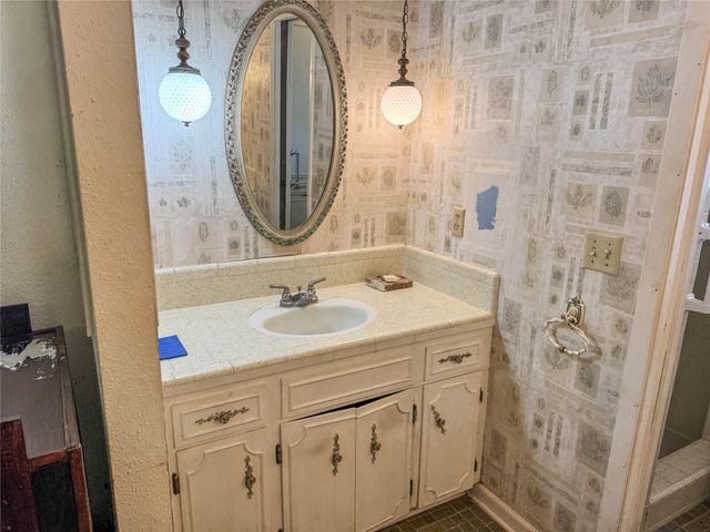 270 Bode Street, El Campo, TX 77437