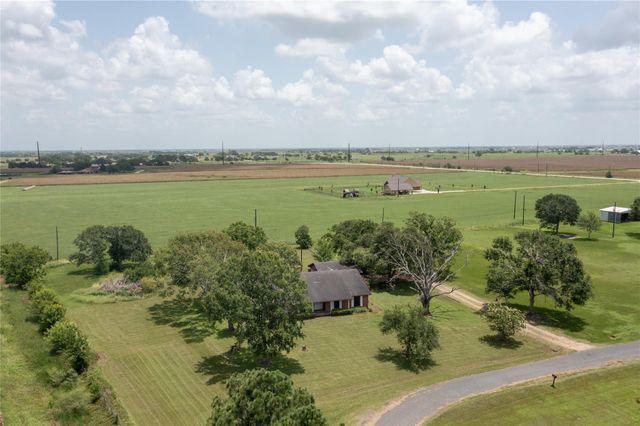 270 Bode Street, El Campo, TX 77437