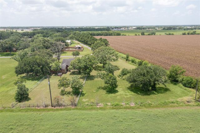 270 Bode Street, El Campo, TX 77437
