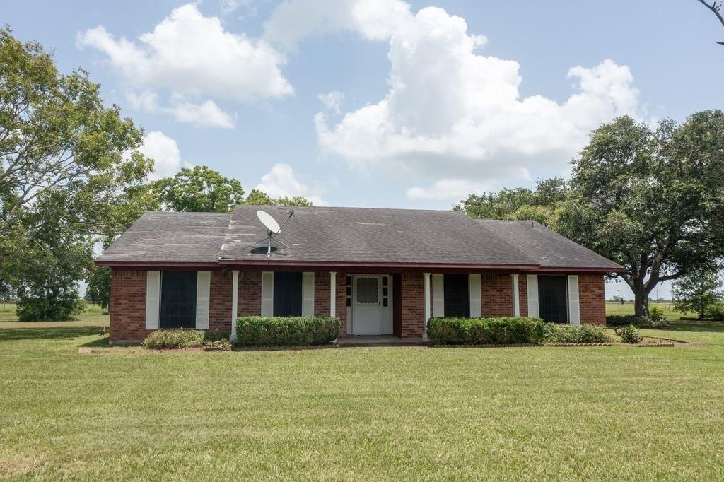 270 Bode Street, El Campo, TX 77437