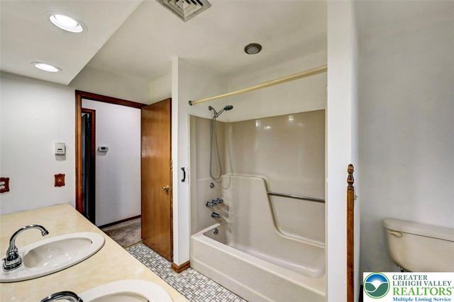 107 Cindy Court, Stroud Twp, PA 18301