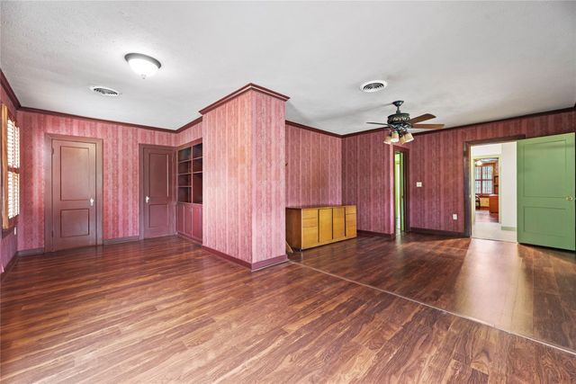 1106 Avenue O, Huntsville, TX 77340