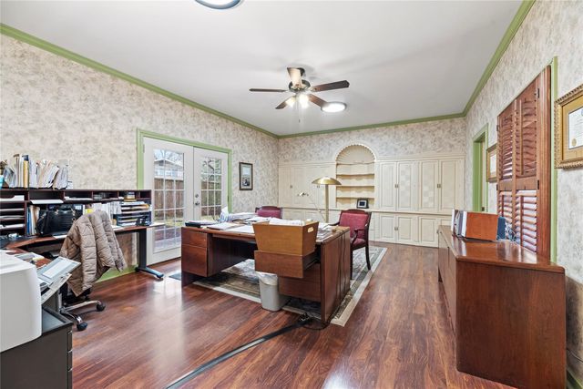 1106 Avenue O, Huntsville, TX 77340