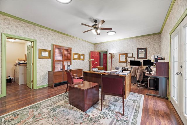 1106 Avenue O, Huntsville, TX 77340