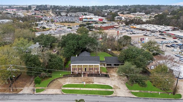 1106 Avenue O, Huntsville, TX 77340