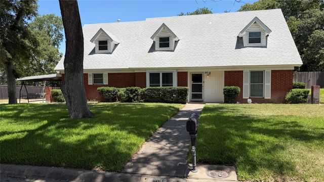 401 Glenhaven Drive, Azle, TX 76020